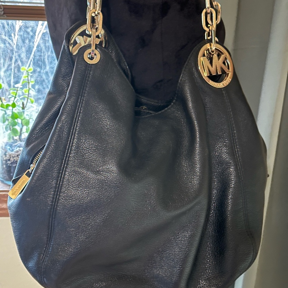 Michael Kors Black Leather Shoulder Bag with Gold Hardware - Picture 5 of 9